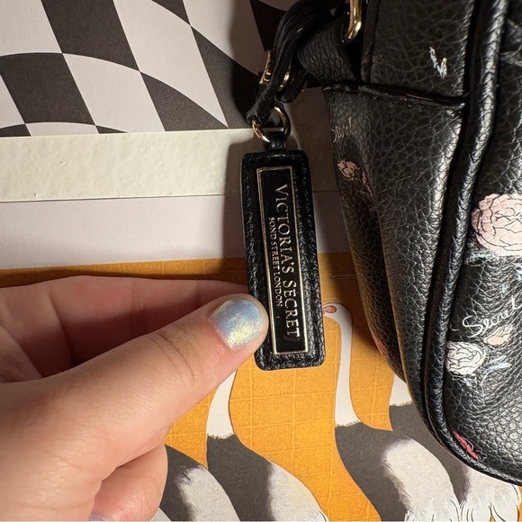 Victoria’s Secret Bond Street Floral Crossbody - Picture 3 of 8